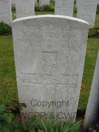 Etaples Military Cemetery - Johnson, Arthur Ernest Albert