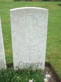 Etaples Military Cemetery - Johnson, George