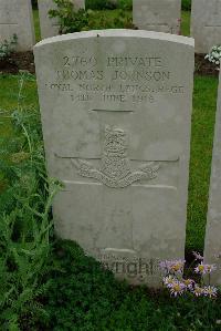 Etaples Military Cemetery - Johnson, Thomas