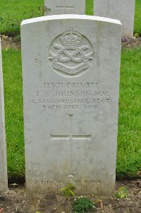 Etaples Military Cemetery - Johnson, Thomas Silvester