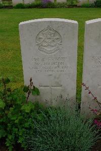 Etaples Military Cemetery - Johnson, W