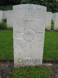 Etaples Military Cemetery - Johnstone, Hugh Oliver