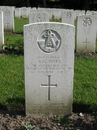 Etaples Military Cemetery - Jones, Arthur Gwynfryn