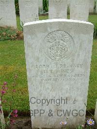 Etaples Military Cemetery - Jones, David Thomas