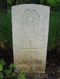 Etaples Military Cemetery - Jones, E H