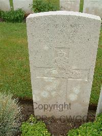 Etaples Military Cemetery - Jones, Edwin John
