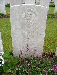 Etaples Military Cemetery - Jones, Ernest Robert Percy