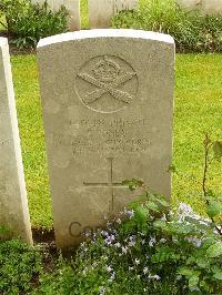 Etaples Military Cemetery - Jones, F