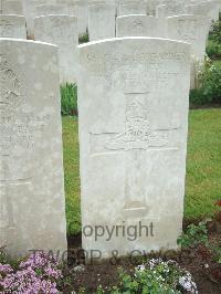 Etaples Military Cemetery - Jones, G T