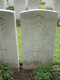 Etaples Military Cemetery - Jones, I M