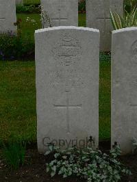 Etaples Military Cemetery - Jones, Meyrick Gordon