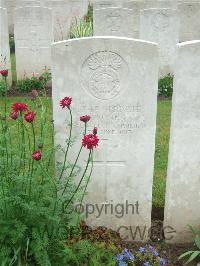 Etaples Military Cemetery - Jones, O