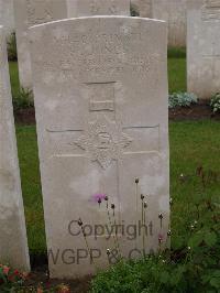 Etaples Military Cemetery - Jones, S