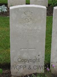 Etaples Military Cemetery - Jones, T F