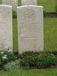 Etaples Military Cemetery - Jones, W