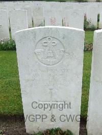 Etaples Military Cemetery - Jones, W G