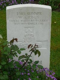 Etaples Military Cemetery - Jones, W J