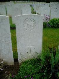 Etaples Military Cemetery - Joyce, G
