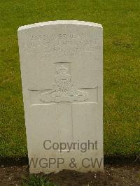 Etaples Military Cemetery - Keane, Roland John