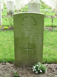 Etaples Military Cemetery - Keeliher, William John