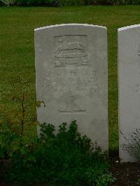 Etaples Military Cemetery - Keighley, Philip