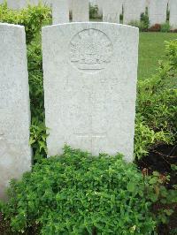 Etaples Military Cemetery - Kelly, E