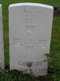 Etaples Military Cemetery - Kelly, Francis William