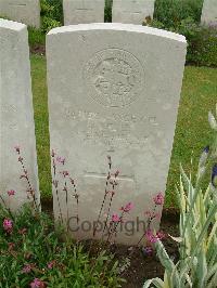 Etaples Military Cemetery - Kelly, J