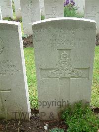 Etaples Military Cemetery - Kelly, Peter