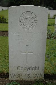 Etaples Military Cemetery - Kelly, Terence O'neil William