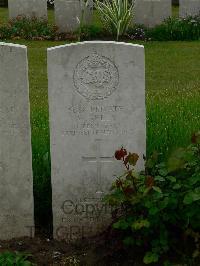 Etaples Military Cemetery - Kelly, W