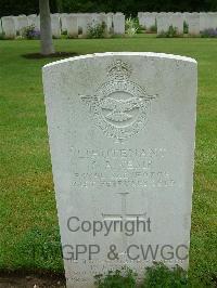 Etaples Military Cemetery - Kemp, S A