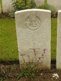 Etaples Military Cemetery - Kendal, Oliver Tunnell