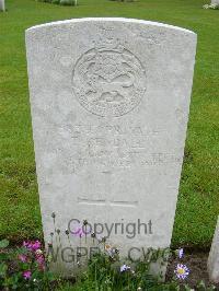Etaples Military Cemetery - Kendall, T