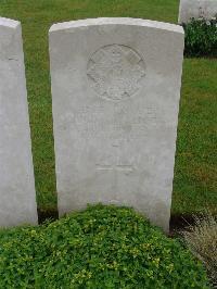 Etaples Military Cemetery - Kennedy, John David