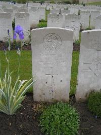 Etaples Military Cemetery - Kent, E