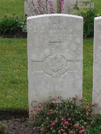 Etaples Military Cemetery - Kent, John Robert