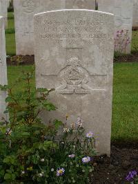 Etaples Military Cemetery - Kerr, Leonard