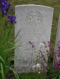 Etaples Military Cemetery - Kiernan, W