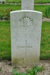 Etaples Military Cemetery - Kimber, J W