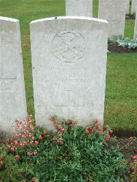 Etaples Military Cemetery - King, Albert Harold