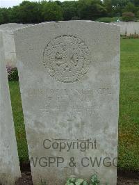 Etaples Military Cemetery - King, Frank Halstead