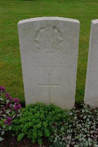 Etaples Military Cemetery - Kipling, Thomas William