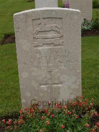Etaples Military Cemetery - Kitson, W H