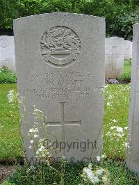 Etaples Military Cemetery - Knapp, J W