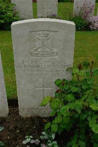 Etaples Military Cemetery - Knee, Archibald Edward