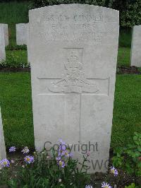 Etaples Military Cemetery - Knibbs, F G