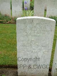 Etaples Military Cemetery - Knights, H L