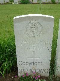 Etaples Military Cemetery - Knowles, Joseph William