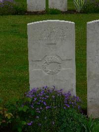 Etaples Military Cemetery - Knubley, Miles Alfred